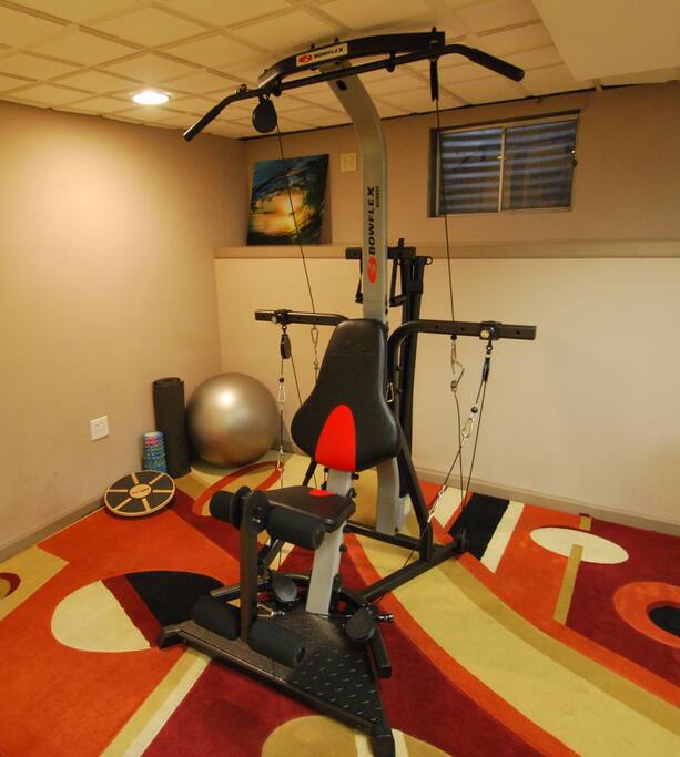 Workout room - Middle Level of the House with Working Space - Darien