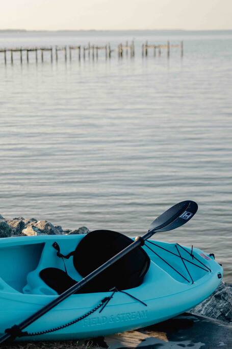 cozy-waterfront-getaway-fireplace-kayaks-fire-pit/