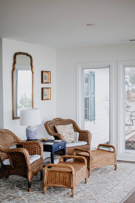 This cozy nook is everyone's favorite spot to watch the sun rise or set over the river. - Cozy Waterfront Getaway Fireplace/Kayaks/Fire Pit - Locust Hill