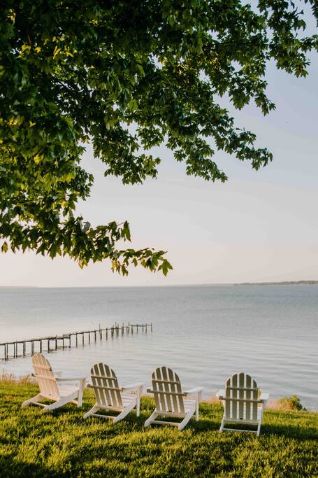 cozy-waterfront-getaway-fireplace-kayaks-fire-pit/