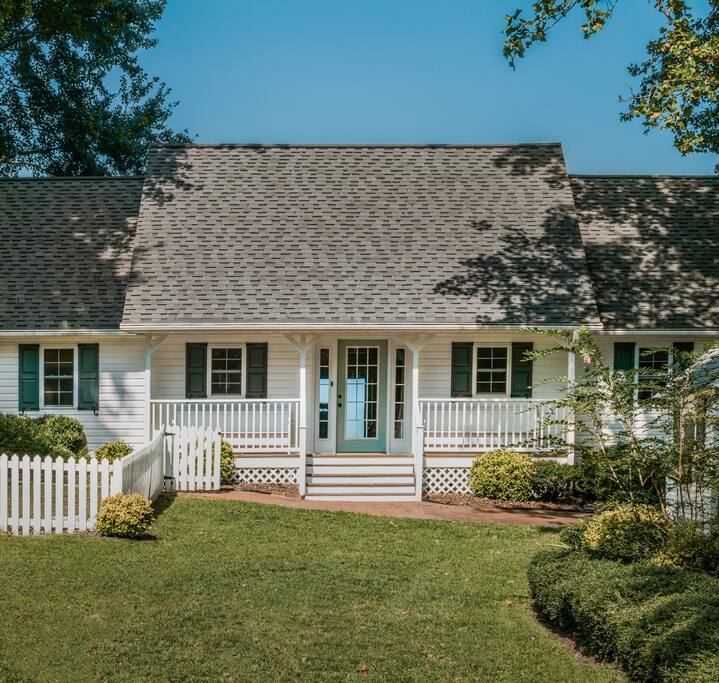 As soon as you walk up to the cottage, you see the expansive river waiting for you on the other side. 

Our charming cottage and white picket fence, which we like to think has English cottage vibes. - Cozy Waterfront Getaway Fireplace/Kayaks/Fire Pit - Locust Hill