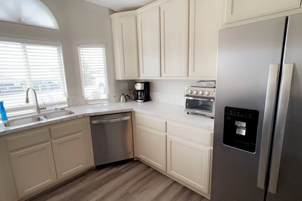 Kitchen - Coffee Maker and Toaster Oven - The Family Game House! Newly Renovated! - Desert Hot Springs