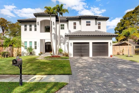 Luxury Waterfront Villa w/ Pool, Jacuzzi