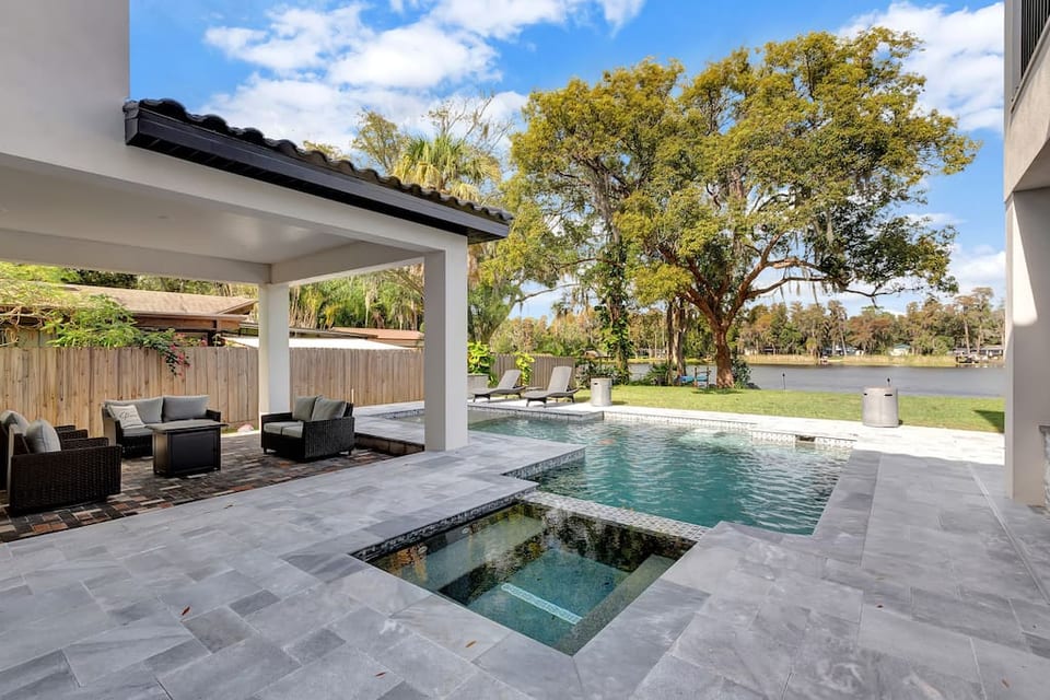 Luxury Waterfront Villa w/ Pool, Jacuzzi - Walton County