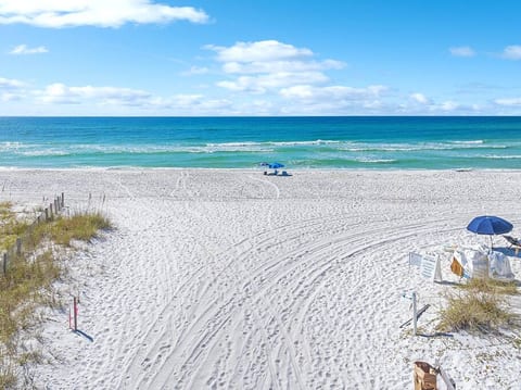 KC Coastal • 30A Studio w/ King • Steps to Gulf