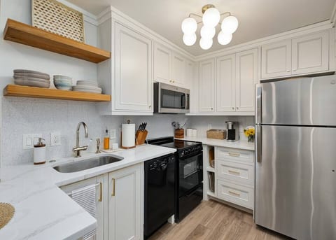 KC Coastal • 30A Studio w/ King • Steps to Gulf