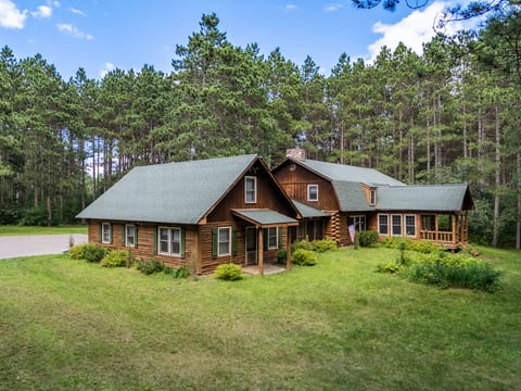 Private woodland cabin with spacious lawn and charming rustic porch