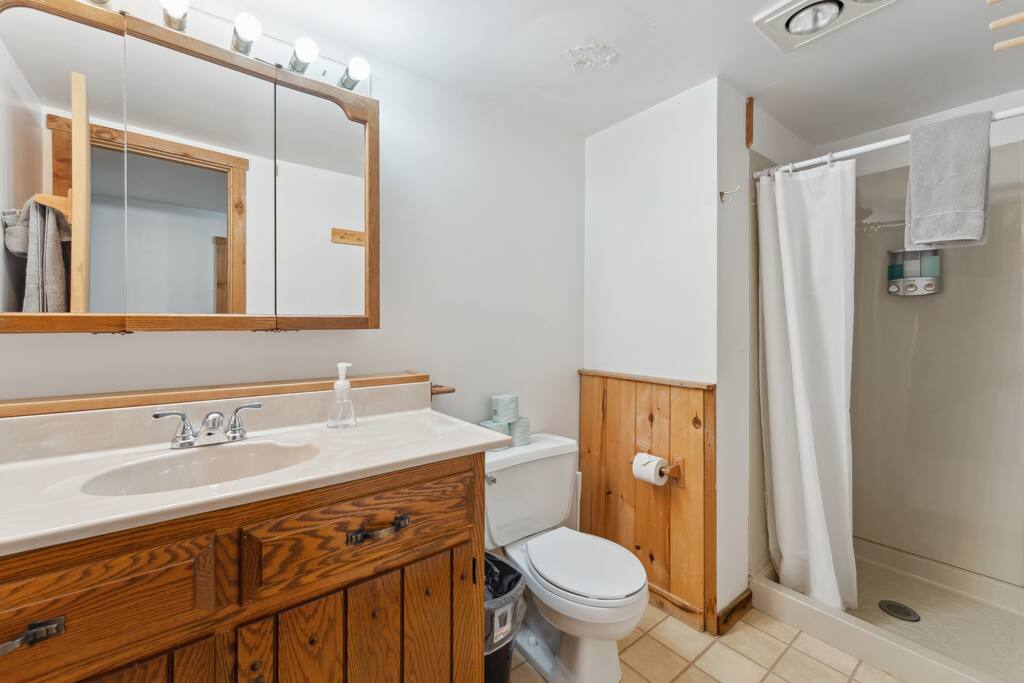 Lodge upstairs full bathroom with stand-up shower, shampoo, conditioner, body wash, soap, towels, washcloths, and extra towels. Lodge upstairs full bathroom with stand-up shower, shampoo, conditioner, body wash, soap, towels, washcloths, and extra towels. - Eagle Bluff Estate - Mauston