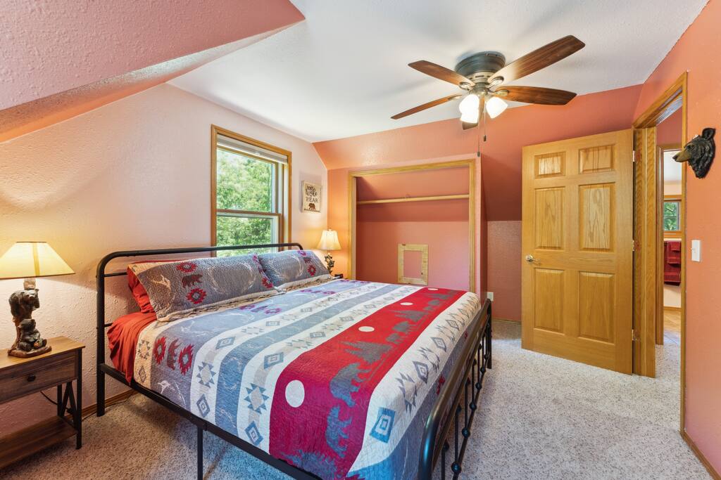 Upstairs bedroom with a king bed, work desk, Roku TV, USB charging ports on lights, dresser, closet with hangers Upstairs bedroom with a king bed, work desk, Roku TV, USB charging ports on lights, dresser, closet with hangers - Bear Cove Escape - Lyndon Station