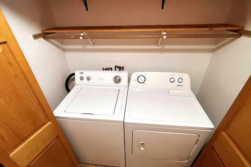 Washer & Dryer: free and on main level of home Washer & Dryer: free and on main level of home - Bear Cove Escape - Lyndon Station