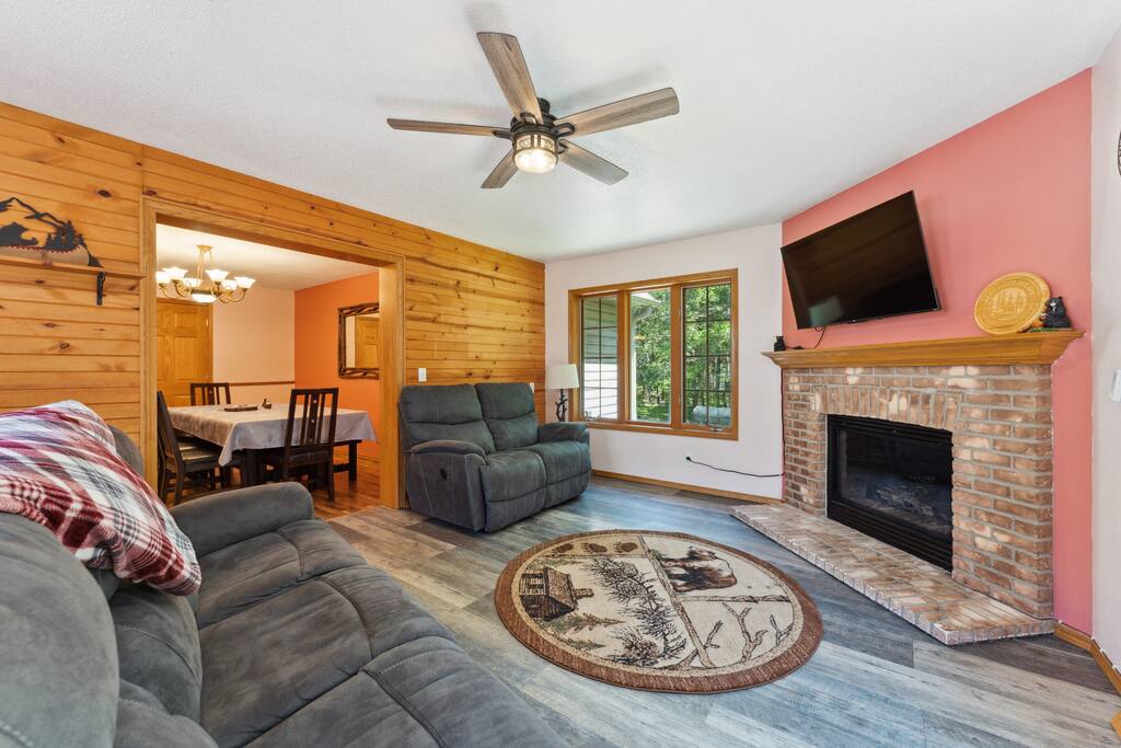 Fireplace room: features couch and loveseat, each with 2 recliners, fireplace, Roku TV Fireplace room: features couch and loveseat, each with 2 recliners, fireplace, Roku TV - Bear Cove Escape - Lyndon Station
