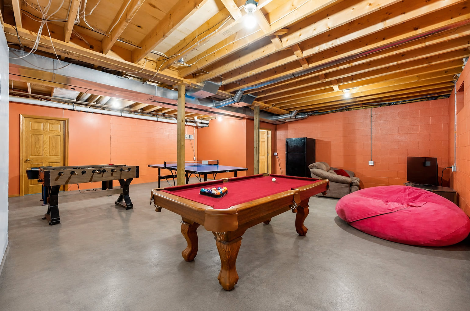 Dells Escape with Hot Tub Huge Game Room