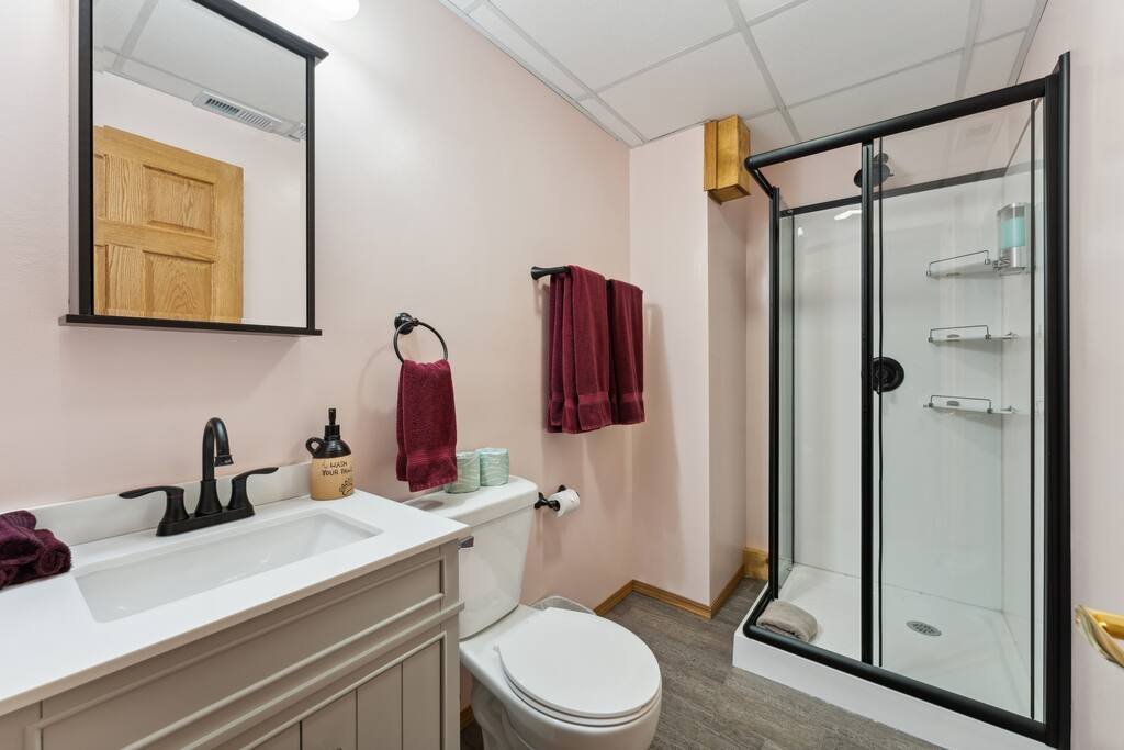 Full bathroom with shower, toilet, sink and vanity, shower gel, conditioner, shampoo, and towels supplied. Full bathroom with shower, toilet, sink and vanity, shower gel, conditioner, shampoo, and towels supplied. - Bear Cove Escape - Lyndon Station