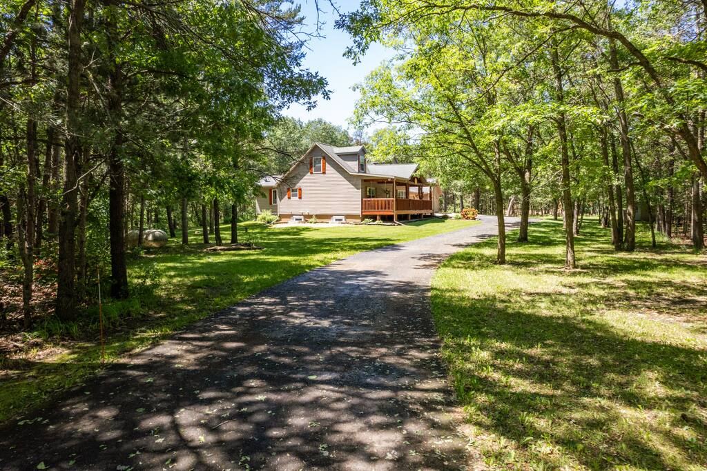 Home exterior: The home is not visible from the main road, tucked back and secluded down its' long driveway. Home exterior: The home is not visible from the main road, tucked back and secluded down its' long driveway. - Bear Cove Escape - Lyndon Station
