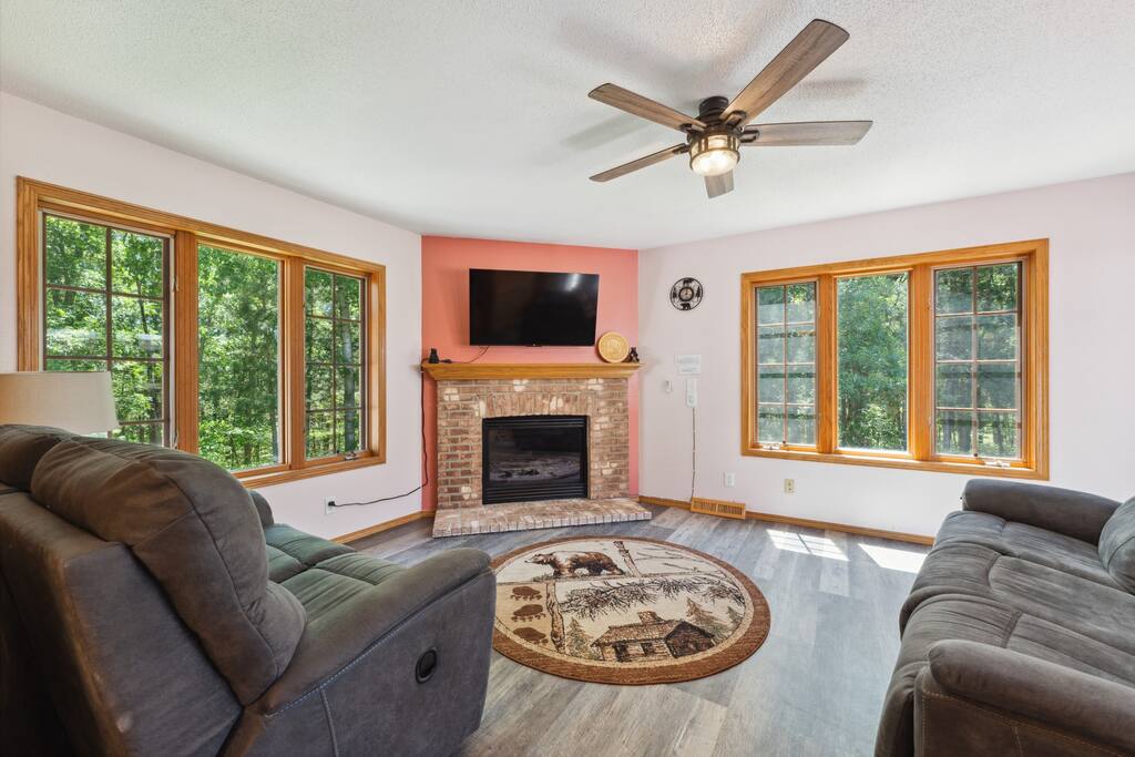 Fireplace room: features couch and loveseat, each with 2 recliners, fireplace, Roku TV Fireplace room: features couch and loveseat, each with 2 recliners, fireplace, Roku TV - Bear Cove Escape - Lyndon Station