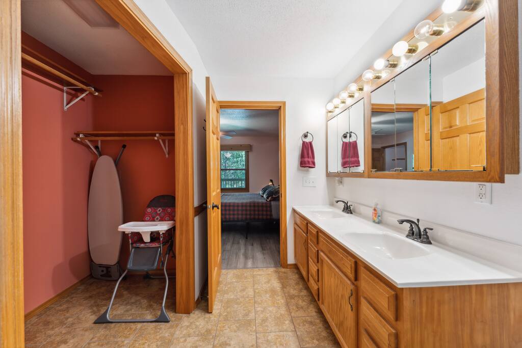 Full bathroom with jetted bathtub, toilet, two sinks and vanity, shower gel, conditioner, shampoo, iron & ironing board, and towels supplied. Full bathroom with jetted bathtub, toilet, two sinks and vanity, shower gel, conditioner, shampoo, iron & ironing board, and towels supplied. - Bear Cove Escape - Lyndon Station