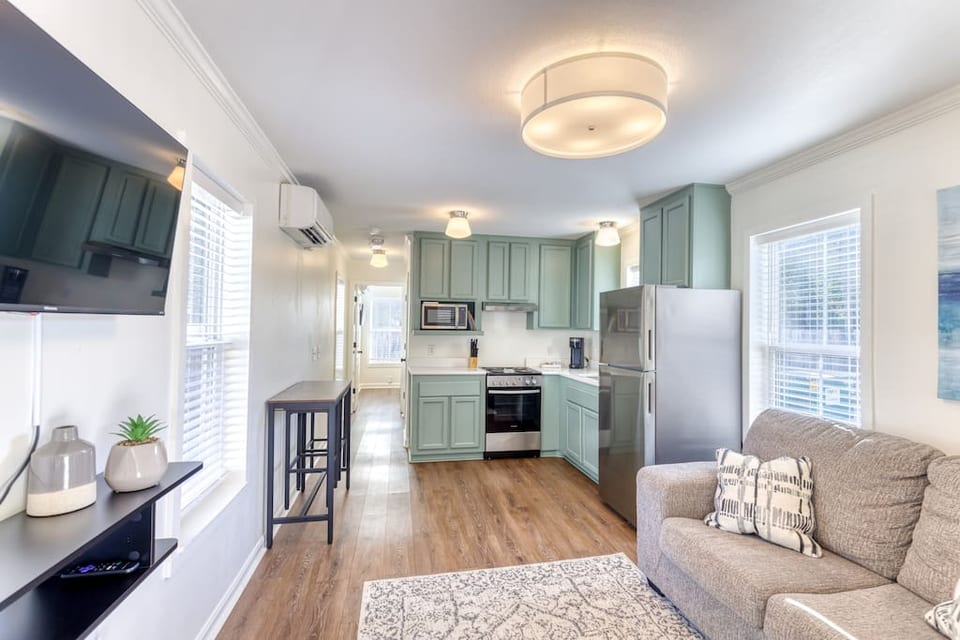 Downtown Ocean Springs Cottage - Baby Blue - Ocean Springs