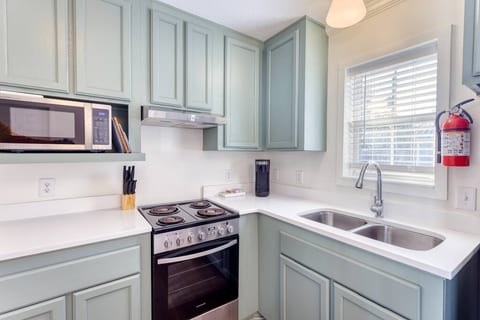 Downtown Ocean Springs Cottage - Baby Blue
