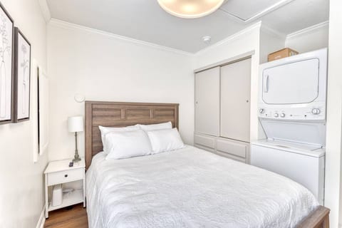 Downtown Ocean Springs Cottage - Baby Blue