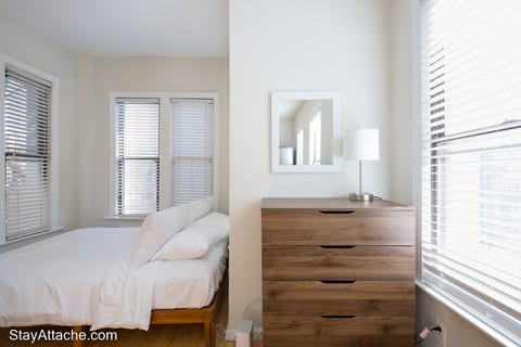 Sunny, top floor studio in Dupont Circle DC.