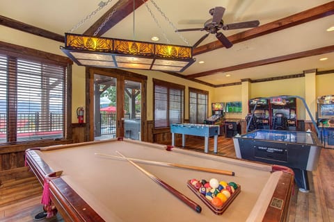 Heated Pool/Hot Tub/Theater/Game/FirePit/Sleeps 34