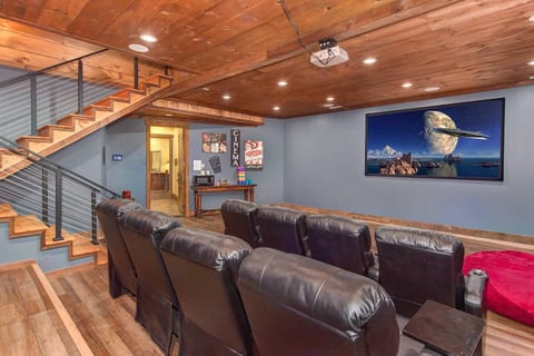 Heated Pool/Hot Tub/Theater/Game/FirePit/Sleeps 34