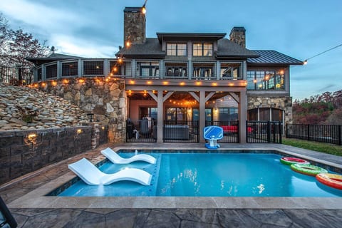Heated Pool/Hot Tub/Theater/Game/FirePit/Sleeps 34