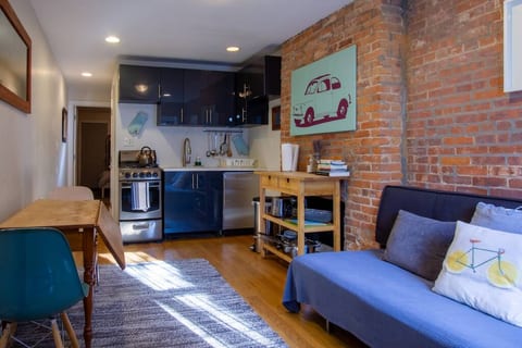 Private Guest Space in Brownstone + Garden