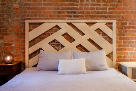 Private Guest Space in Brownstone + Garden