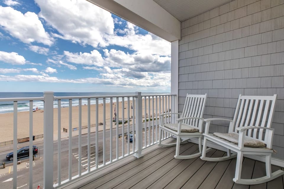 5th Floor Luxury Oceanfront Condo - Epic Views! - Hampton