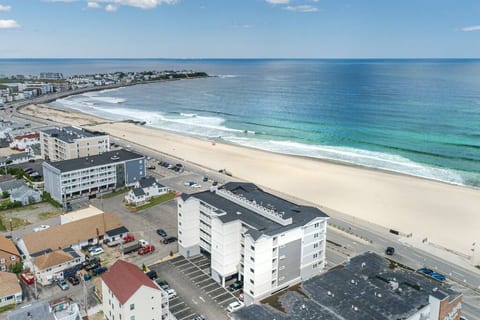 5th Floor Luxury Oceanfront Condo - Epic Views!