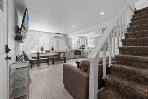 Luxury Blue Bear Cabin, Downtown & TH Lake Access