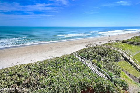 Beachside House with pool, pet friendly