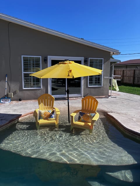 Beachside House with pool, pet friendly