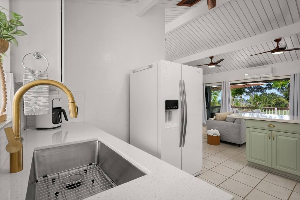Oceanview Kona Condo | A/C, 2 Lanais, Near Golf