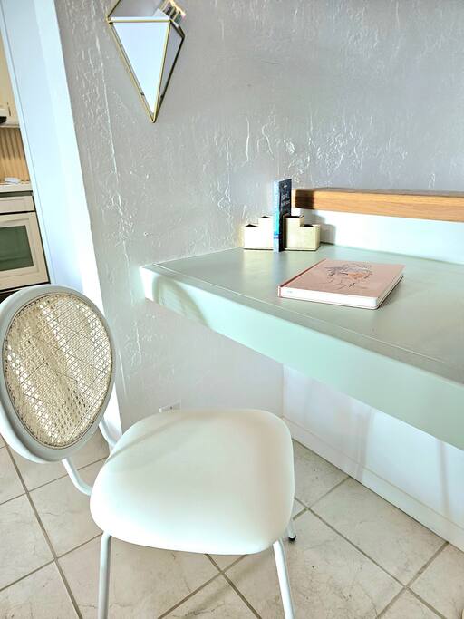 For all your work-from-vacation needs - Oceanview Kona Condo | A/C, 2 Lanais, Near Golf - Kona