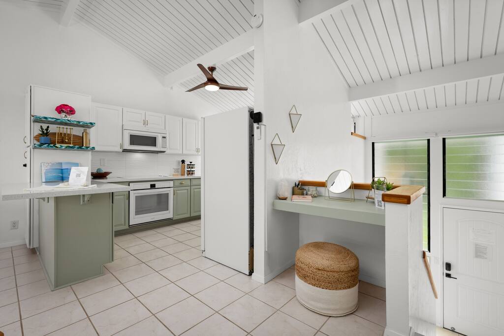 Oceanview Kona Condo | A/C, 2 Lanais, Near Golf