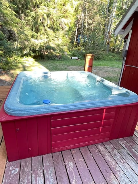 An oversized hot tub provides the perfect way to relax after a day on the mountain.