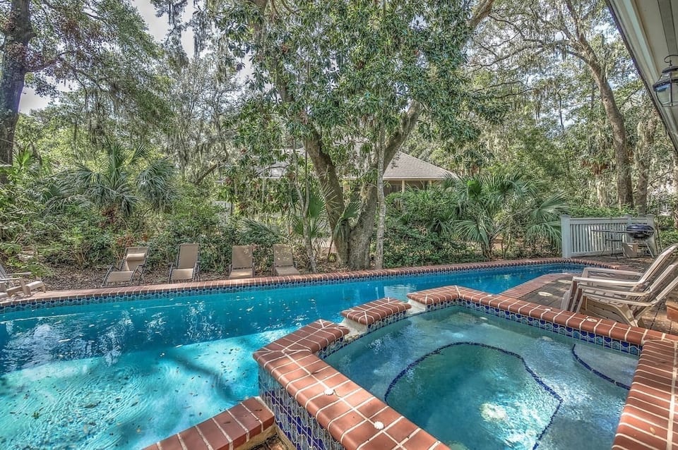 Swimming poor 6-3 feet
May heat w/additional charge 