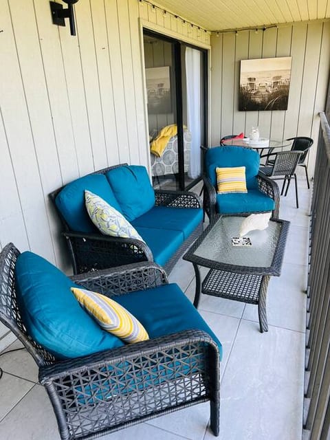 22-foot screened in lanai with cafe lights and brand new furniture
