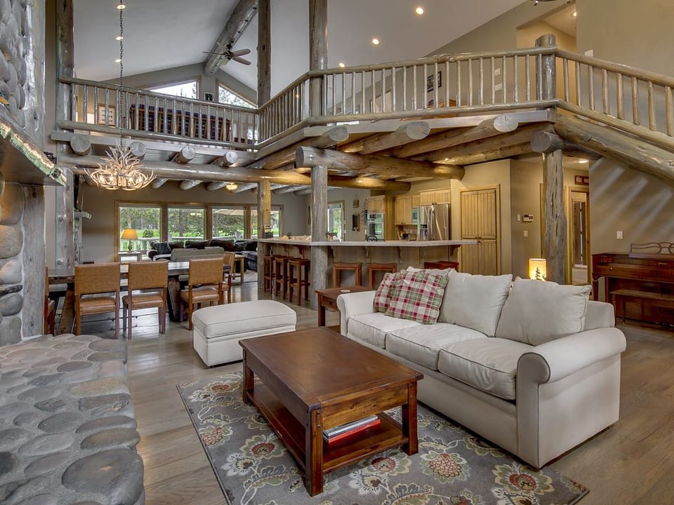 Welcome to Silver Pine Lodge!
