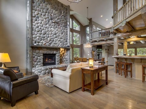 Silver Pine Lodge