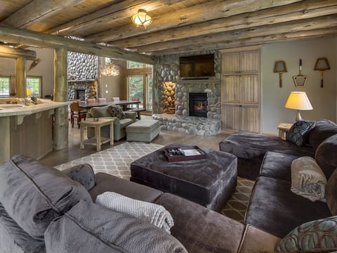 Silver Pine Lodge