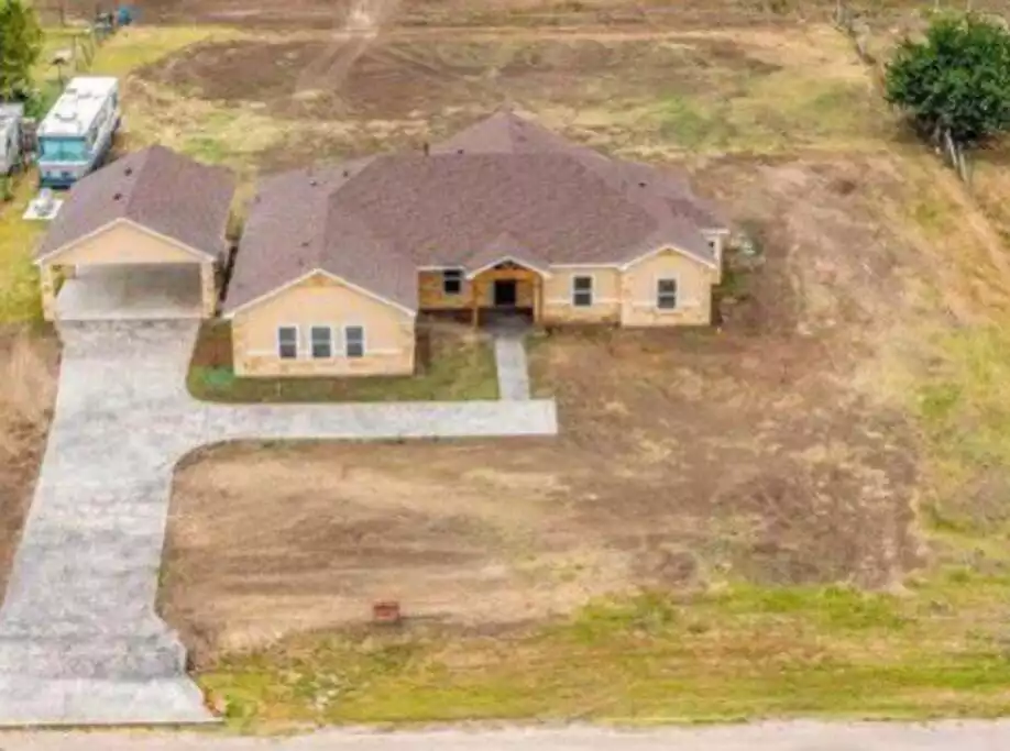 One acre home, perfect for your large gatherings. Inside and Out One acre home, perfect for your large gatherings. Inside and Out - MultiFam Country Home for 20+ guests! Events Ok - Joshua