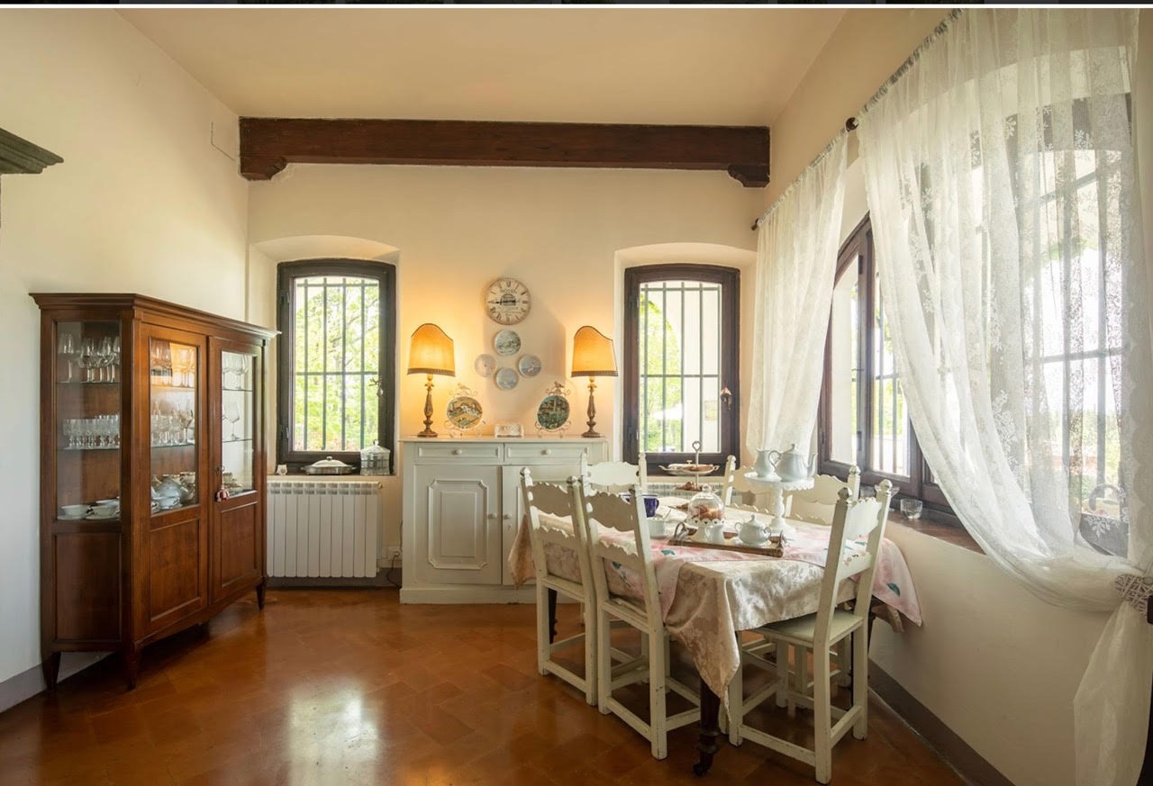 Villa  Tuscany lined with majestic cypress trees - Montespertoli