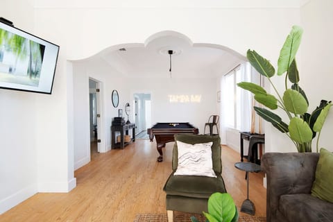 Historic home in Ybor-Steps away from 7th Ave