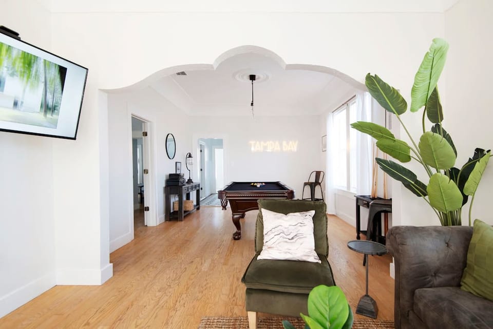 Historic home in Ybor-Steps away from 7th Ave - Tampa
