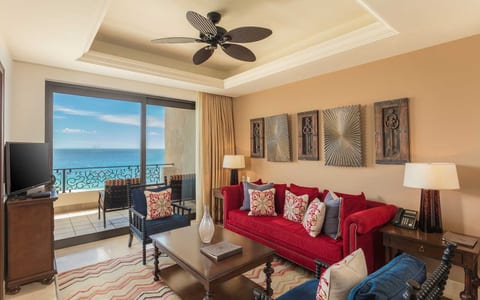 Luxurious Oceanside Deluxe Master Suite at Grand S