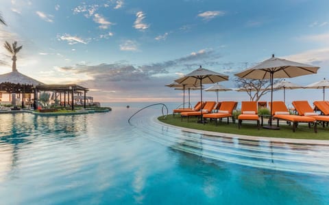 Luxurious Oceanside Deluxe Master Suite at Grand S