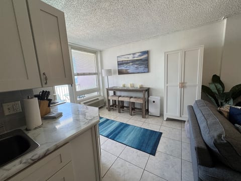 Direct ocean front view 1 bedroom 2 Pools Ocean Jewels